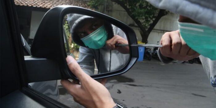 Ilustrasi perampokan pengendara mobil. Foto: Aditia Noviansyah/kumparan