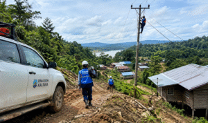Proyek Listrik di Desa Pegunungan